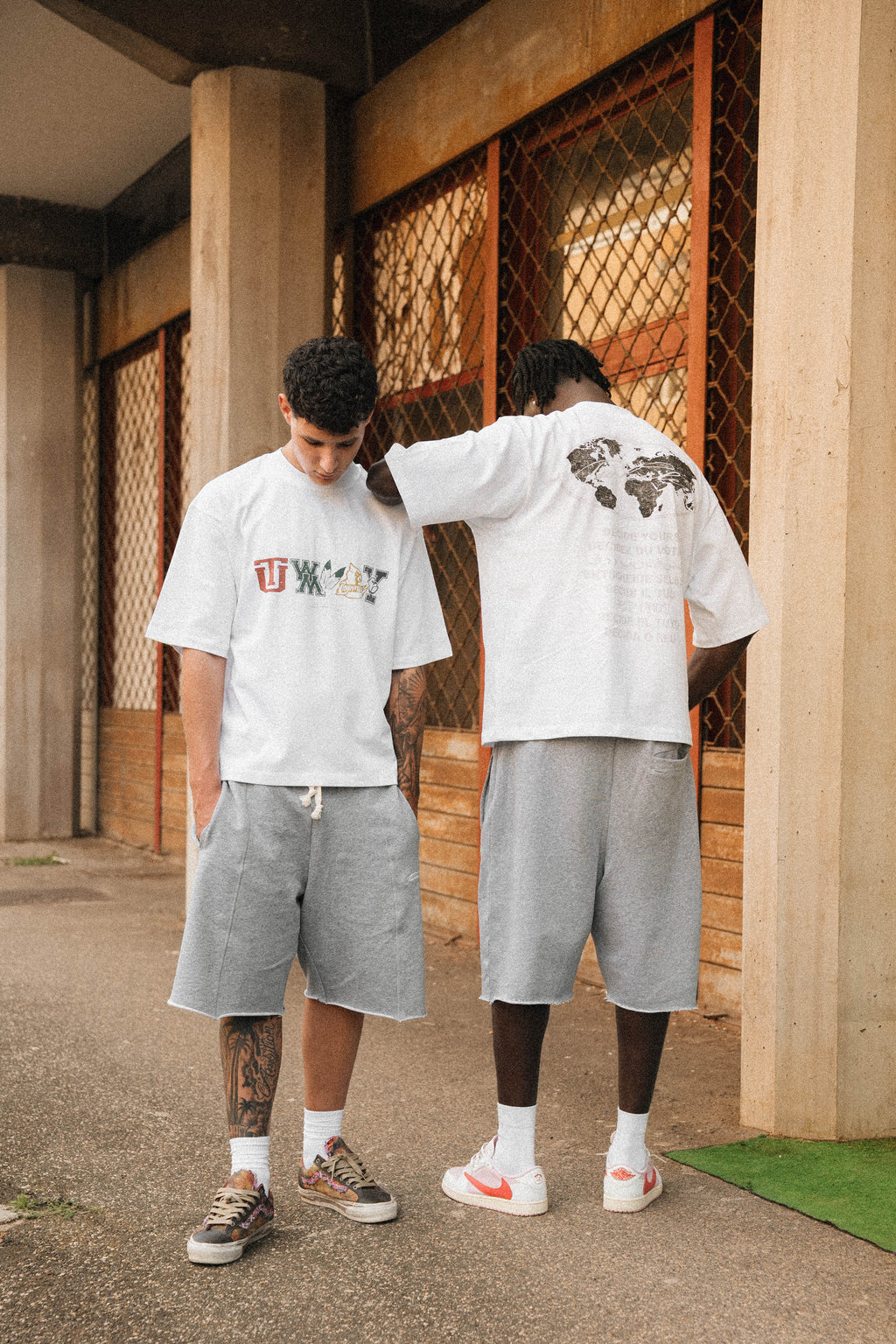EMBROIDERED LOGO GREY SHORTS
