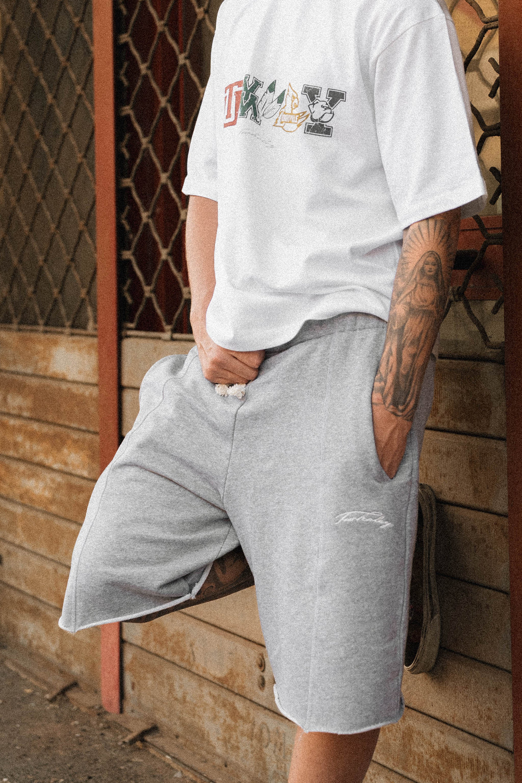 EMBROIDERED LOGO GREY SHORTS